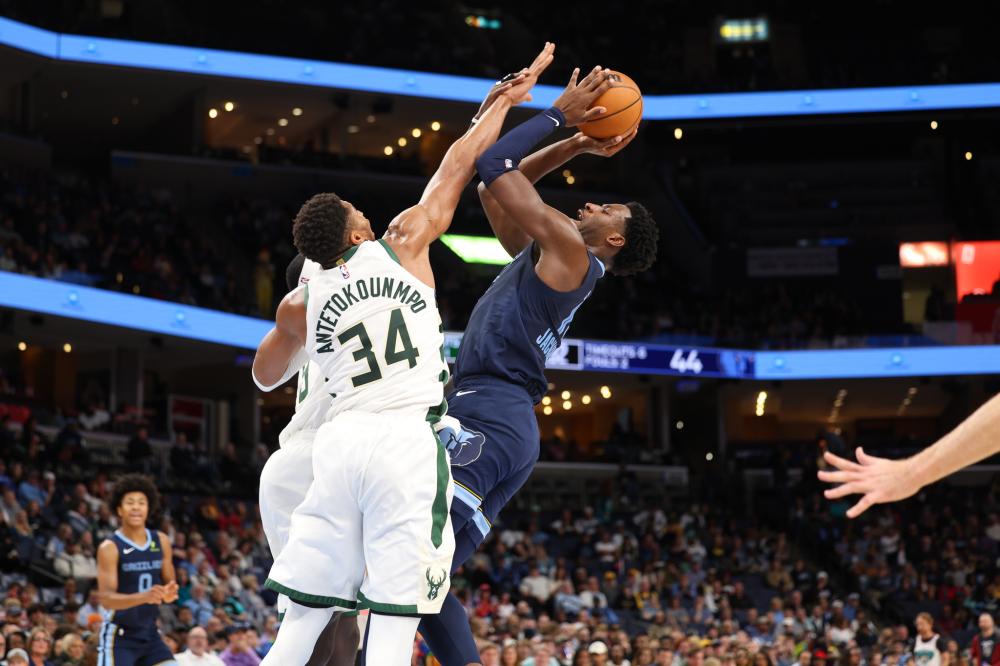 他在接受采 他在接受采